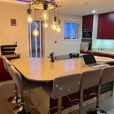 3 Bedroom Deganwy Sea View Beach House Ll31 외부 사진