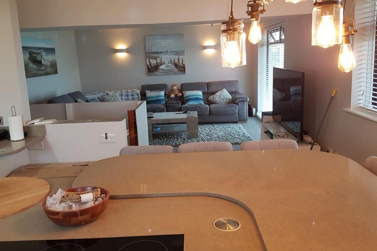 3 Bedroom Deganwy Sea View Beach House Ll31 외부 사진
