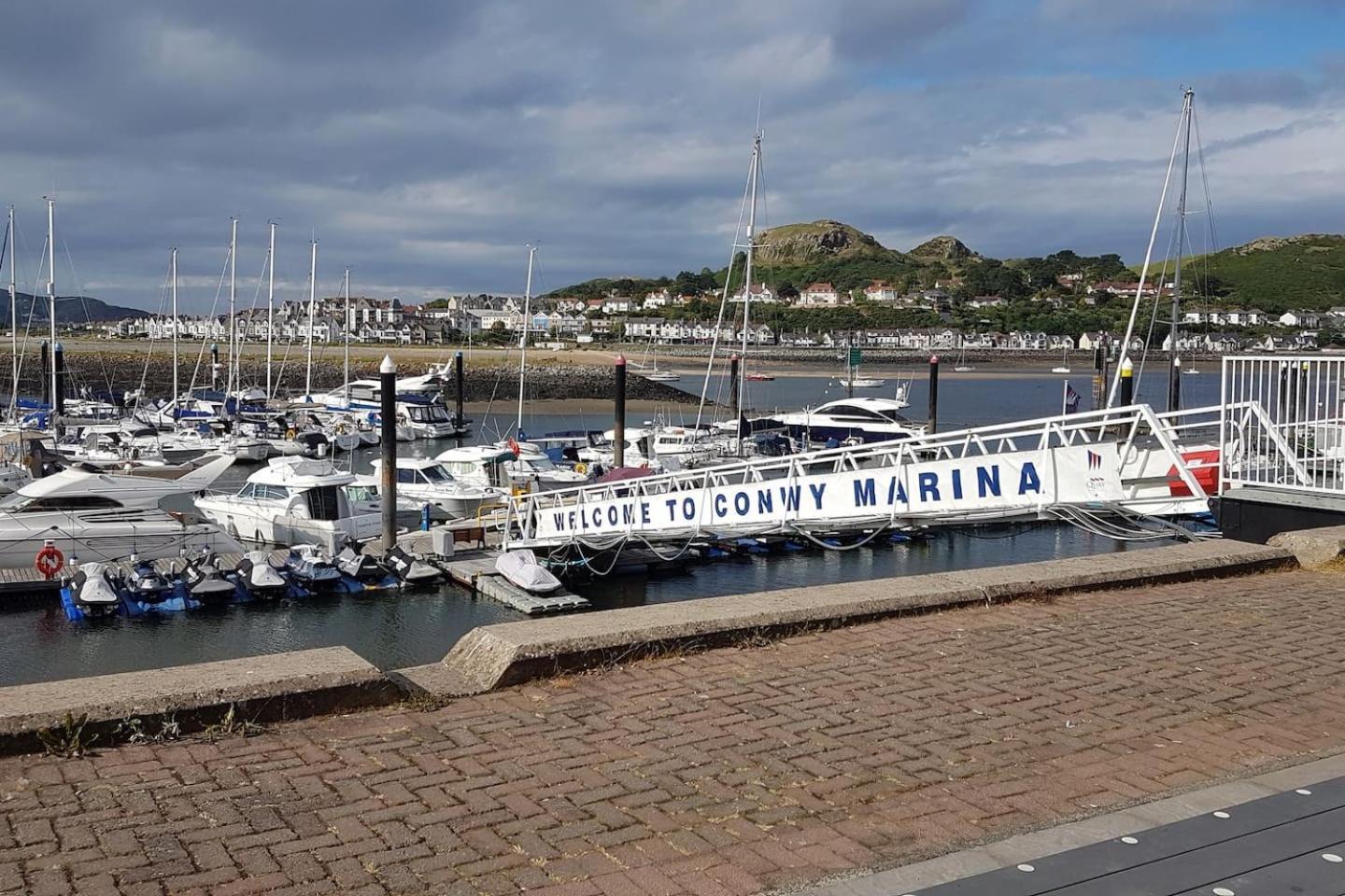 3 Bedroom Deganwy Sea View Beach House Ll31 외부 사진